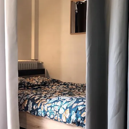 Colombus Grand Studio, Coin Nuit, Terrasse, Wifi, Tv Tours