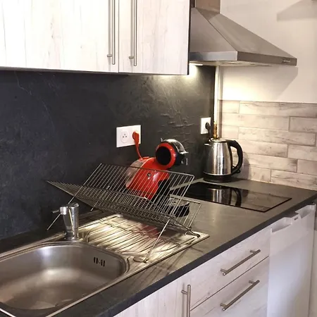Colombus Grand Studio, Coin Nuit, Terrasse, Wifi, Tv Apartman *
