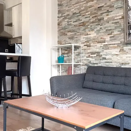 Colombus Grand Studio, Coin Nuit, Terrasse, Wifi, Tv *