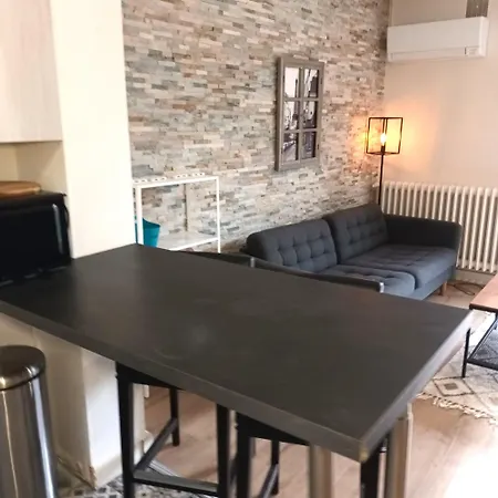 Colombus Grand Studio, Coin Nuit, Terrasse, Wifi, Tv